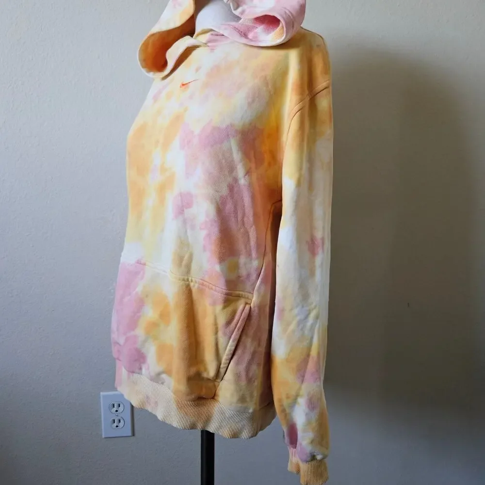 Nike Big Kids' Sportswear Club Fleece Tie-Dyed Hoodie XL